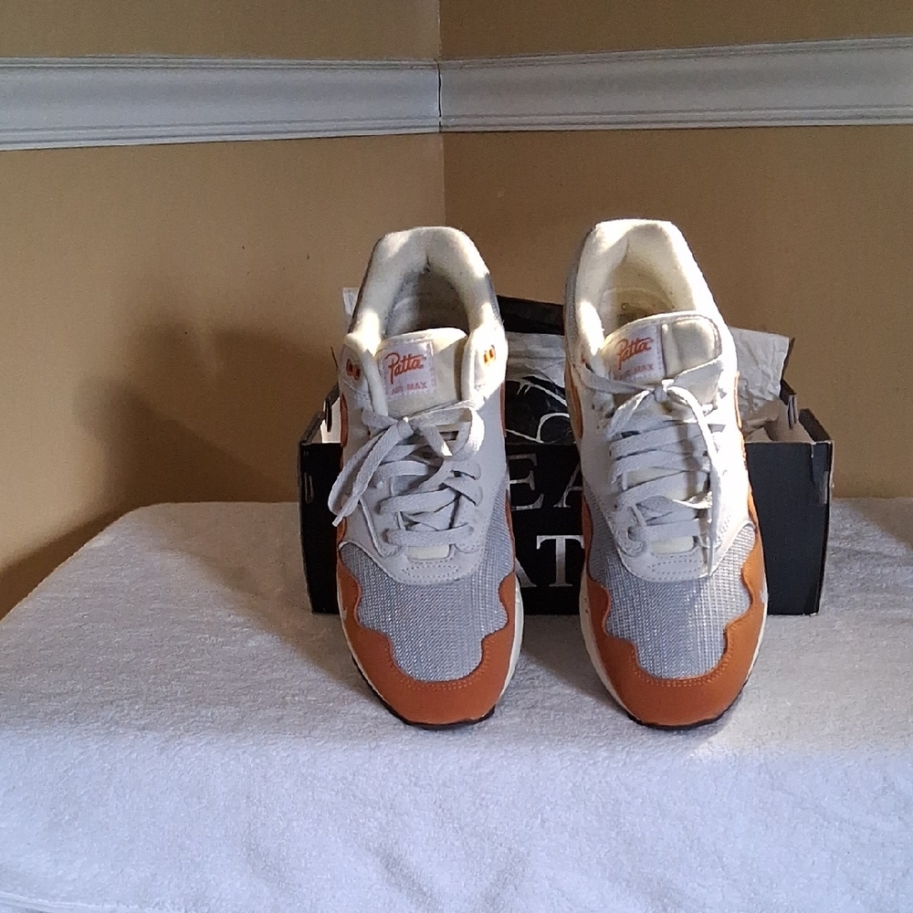 NIKE AIR MAX ADULT SIZE 10 1/2 Slightly Worn BOX INCLUDED
